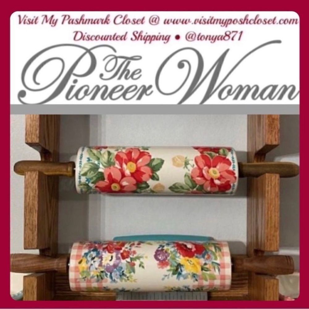 Sold!! 🦋 NWT Pioneer Woman Christmas Kitchen Gift Set, (2) Rolling Pins